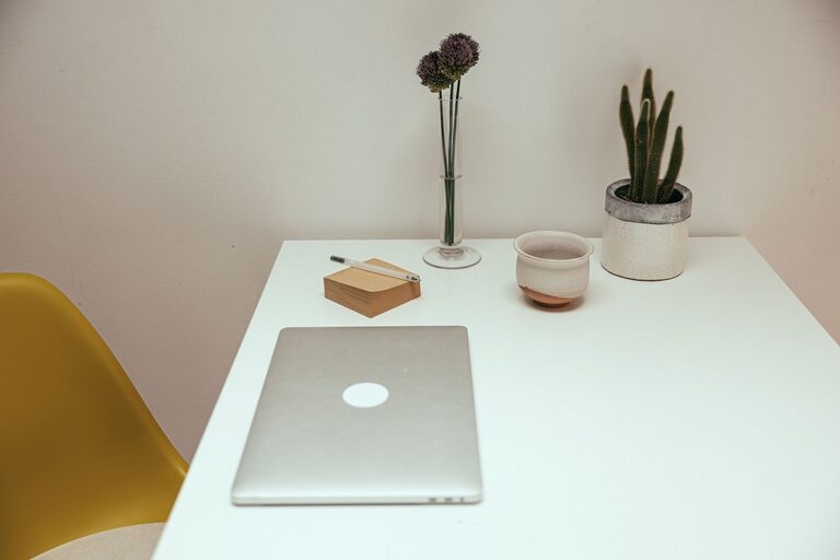 Tips for Organizing a Clutter-Free Workspace to Boost Productivity